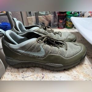 Size 13 - Nike Lupinek Flyknit Low Cargo Khaki Men’s Athletic Shoe Great Cond.